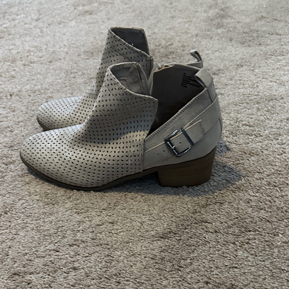 Universal Thread Perforated Ankle Boots - Light Gray